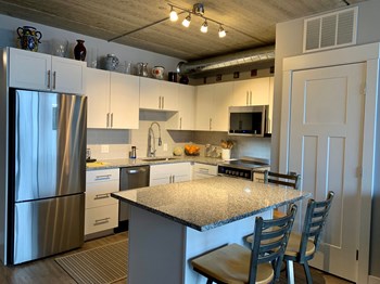 340 E. State Street Studio-2 Beds Apartment for Rent - Photo Gallery 2