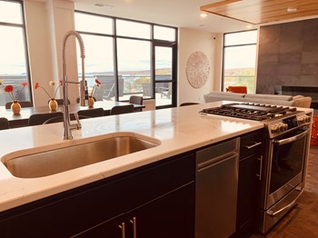 340 E. State Street Studio-2 Beds Apartment for Rent - Photo Gallery 6