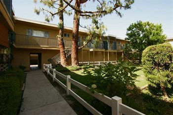 2211 E. Washington Blvd 1-3 Beds Apartment for Rent - Photo Gallery 4