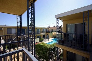 2211 E. Washington Blvd 1-3 Beds Apartment for Rent - Photo Gallery 5