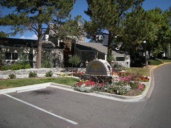 1401 East Girard Place 1-3 Beds Apartment for Rent - Photo Gallery 3