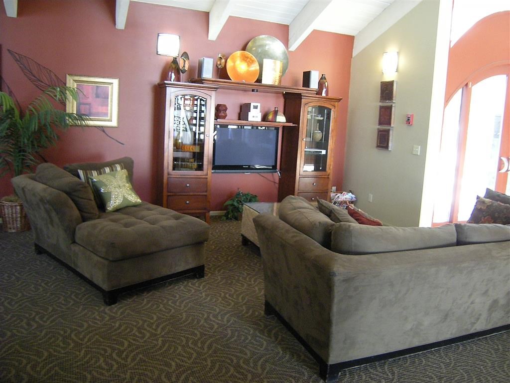 Kimberly Woods Apartments is a similar property to Zenith Meridian located in Englewood