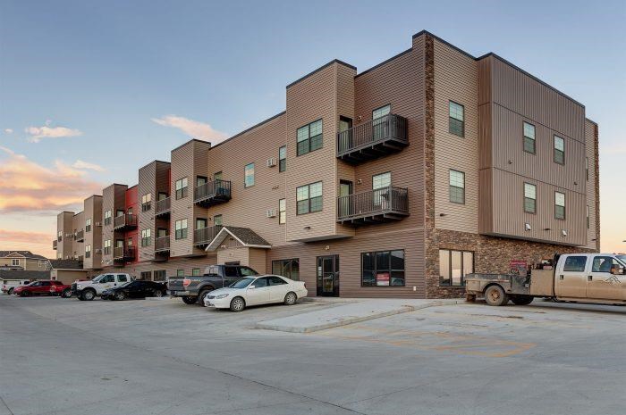 a building with a lot of cars parked in front of it