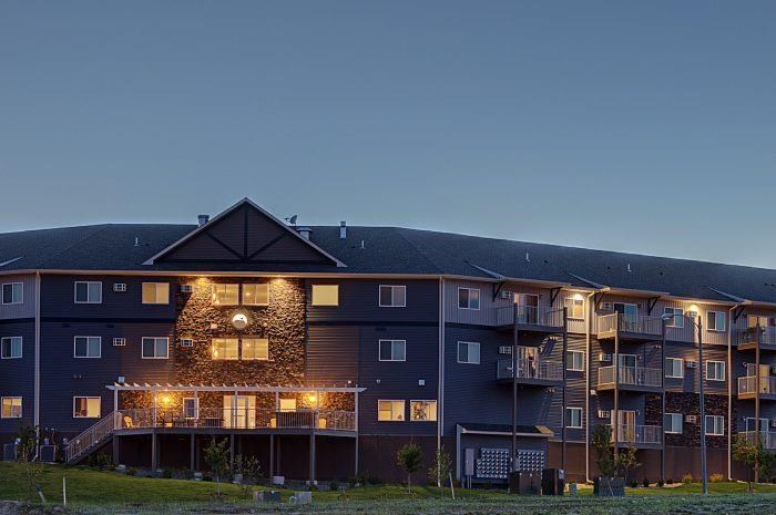 Night Exterior View of Bluffs of Williston Apartments ND