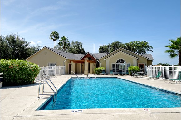 Oasis Club Apartments 7451 Gatehouse Circle Orlando Fl Rentcafé Azalea Park Photo Gallery 1