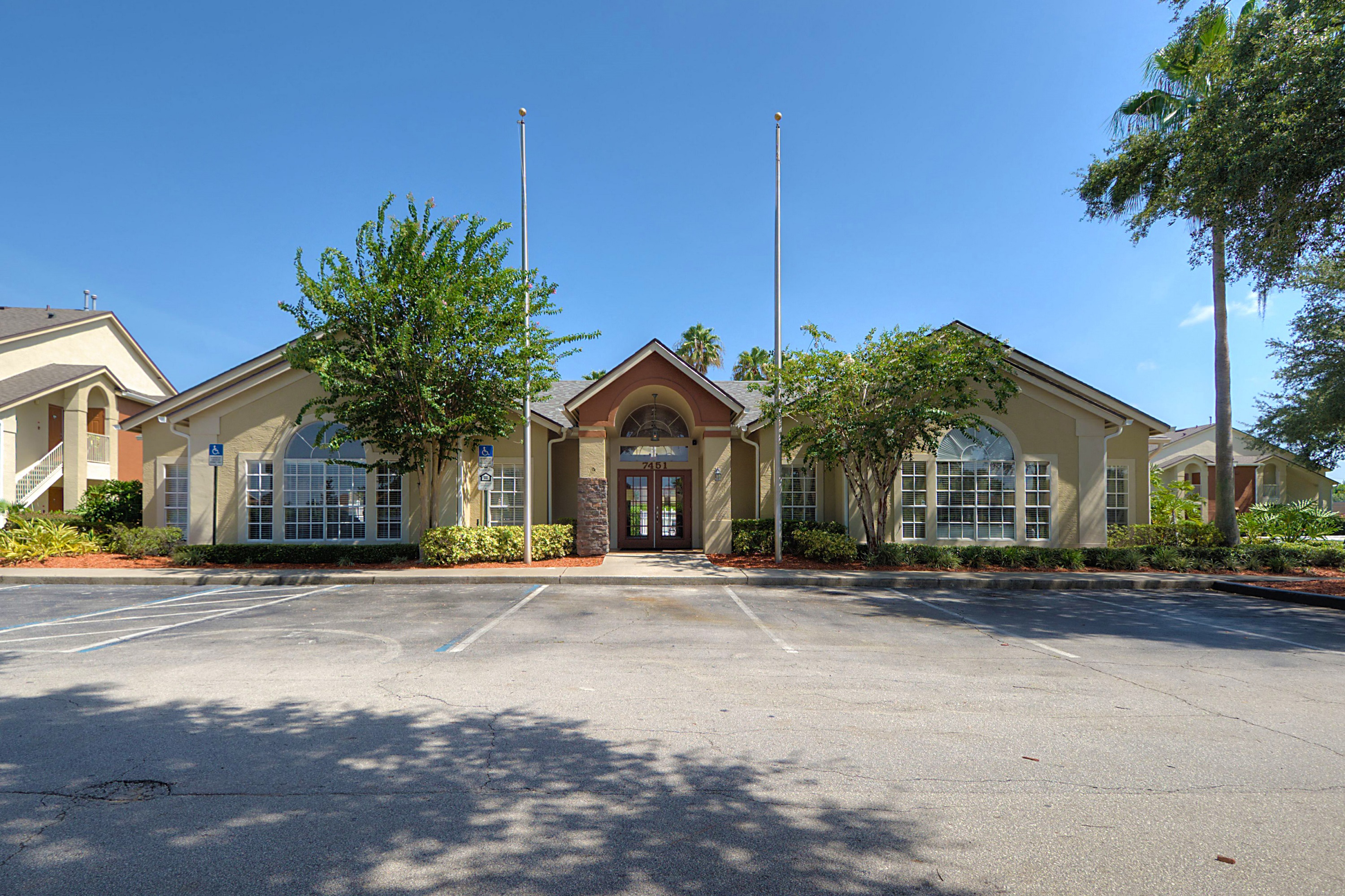 Parking Lot Exterior Front Office Orlando Florida