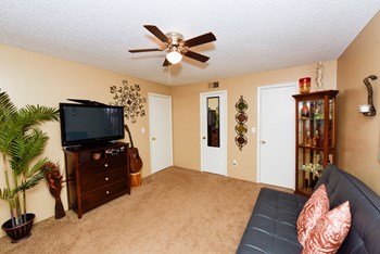 Living Room Westminster Tampa Florida - Photo Gallery 15