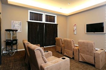 Theater at Canterbury Apartments, Washington