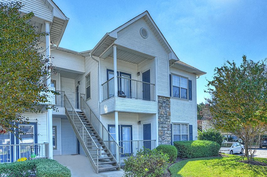 Pointe At Wimbledon Apartments, 1530 Wimbledon Drive, Greenville, NC