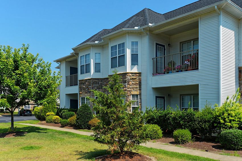 Pointe At Wimbledon Apartments, 1530 Wimbledon Drive, Greenville, NC