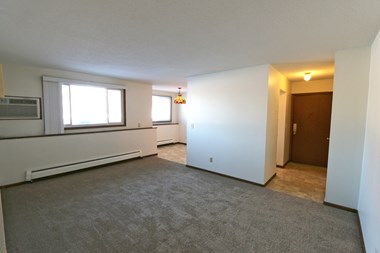 375 83Rd Avenue 2-3 Beds Apartment for Rent - Photo Gallery 1