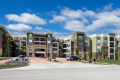 Mosaic at Levis Commons Apartments in Perrysburg, OH near Toledo