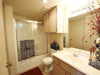 333 Links Drive, Club #101 1-2 Beds Apartment for Rent - Photo Gallery 4