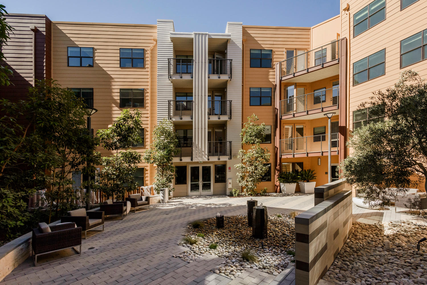 6tenEAST Reflect Courtyard