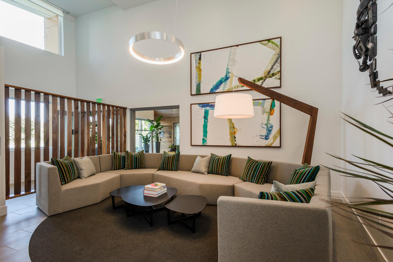 6tenEAST Wired Business Lounge