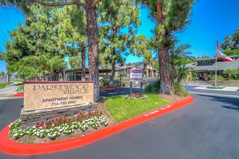 the sign at the entrance to dickenwood village apartments