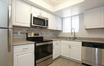 7709 E Glenrosa Ave 1-2 Beds Apartment for Rent - Photo Gallery 5