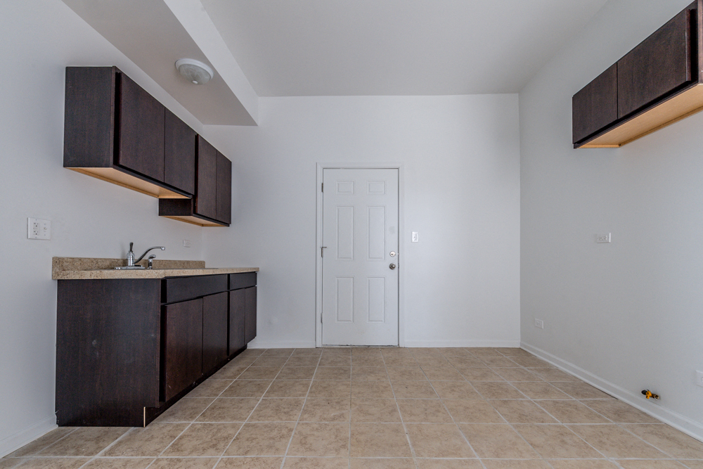 1630 S Sawyer Ave Apartments Chicago Kitchen