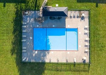 outdoor swimming pool amenity