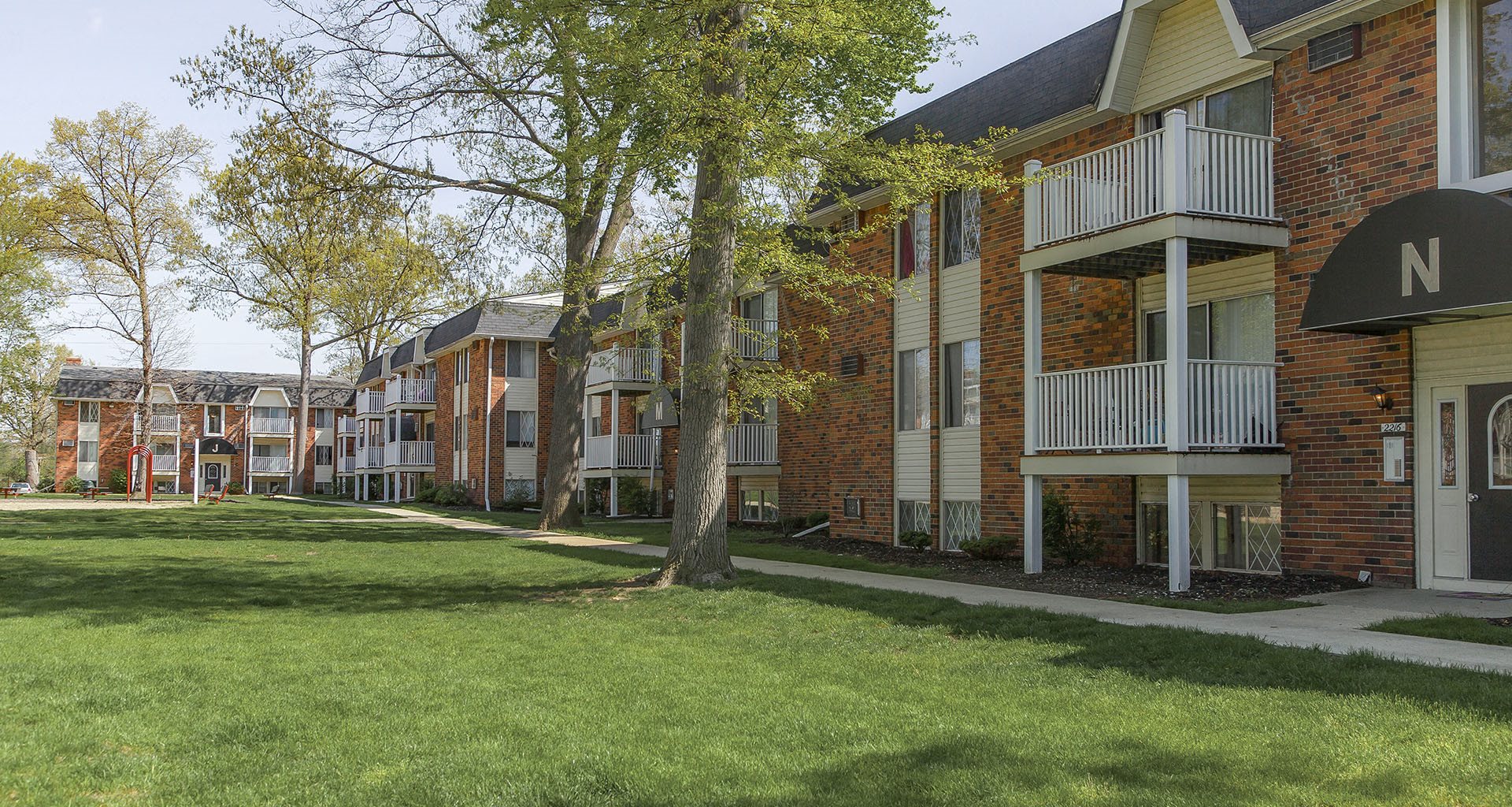 Modern Apartments In Toledo Ohio That Allow Dogs with Simple Decor