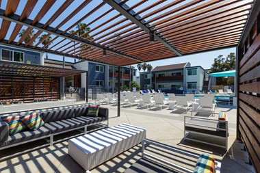Outdoor Patio at Beverly Plaza Apartments, Long Beach, CA, 90815 - Photo Gallery 3