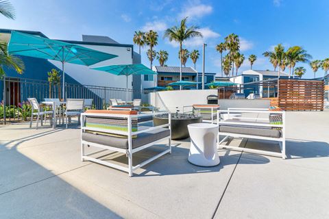 Outdoor Lounge at Beverly Plaza Apartments, Long Beach
