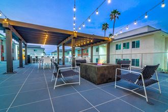 Picnic Grilling Area at Bixby Hill Apartments, Long Beach, CA - Photo Gallery 3
