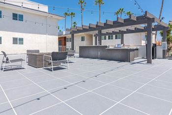 Community Grilling Stations at Bixby Hill Apartments, Long Beach