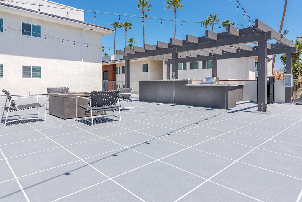 Outdoor Grill With Intimate Seating Area at Bixby Hill Apartments, California, 90815