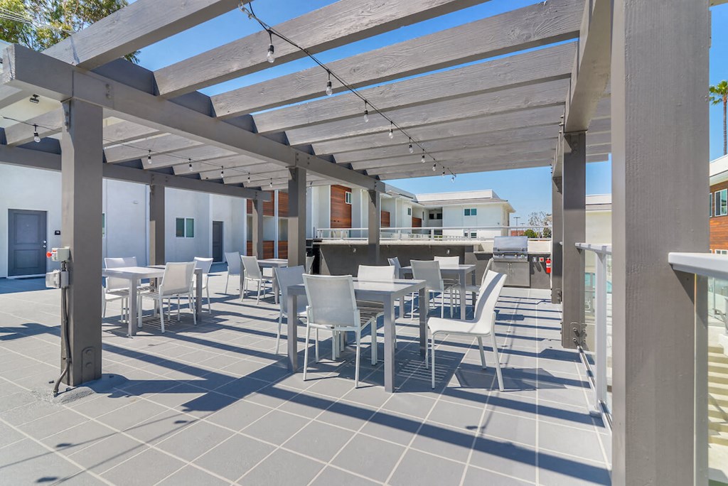 Garden Courtyard With Grills And Fireplace at Bixby Hill Apartments, Long Beach, CA