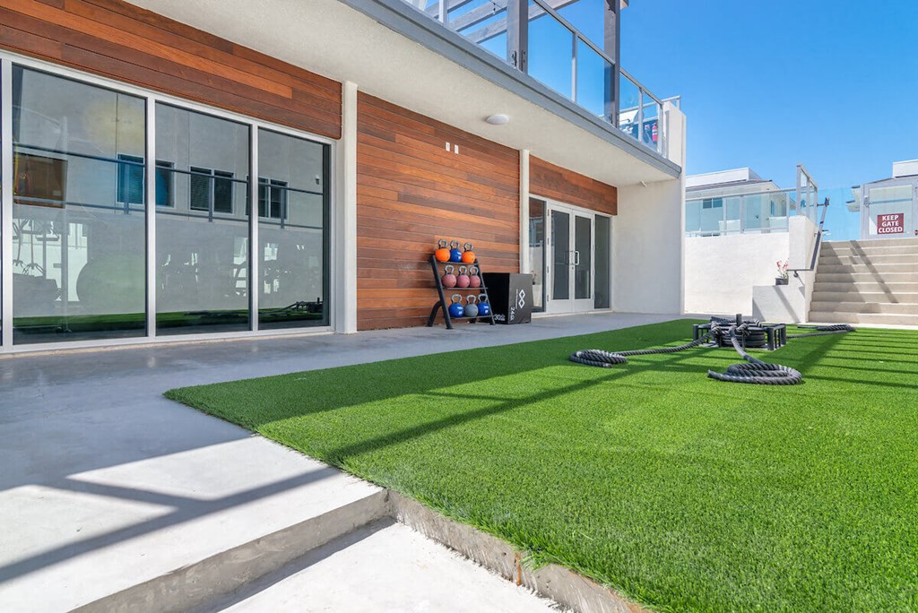 Outdoor Fitness at Bixby Hill Apartments, Long Beach