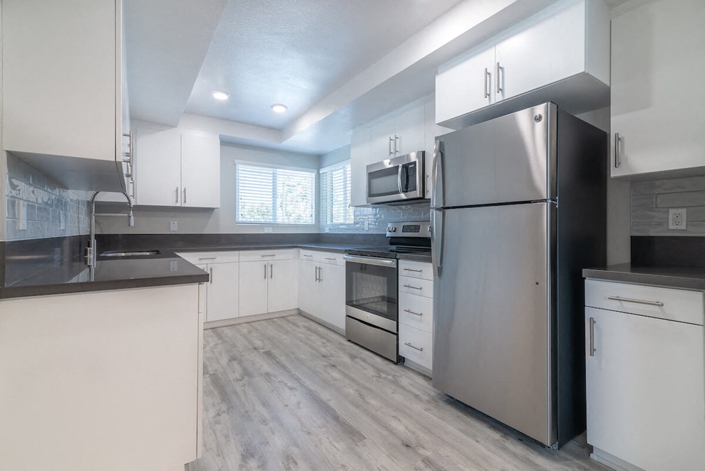 Kitchen Appliances at Bixby Hill Apartments, Long Beach, CA, 90815