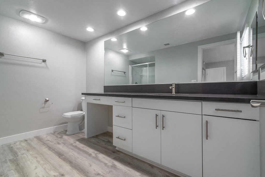 Vanity Lights at Bixby Hill Apartments, Long Beach