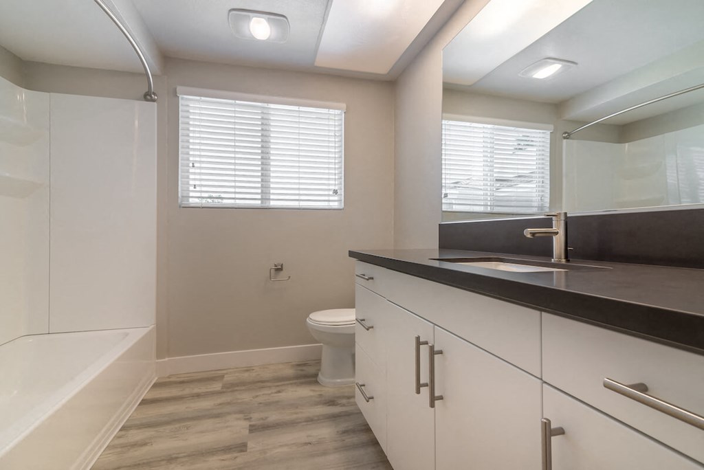 Bathtub at Bixby Hill Apartments, Long Beach, CA