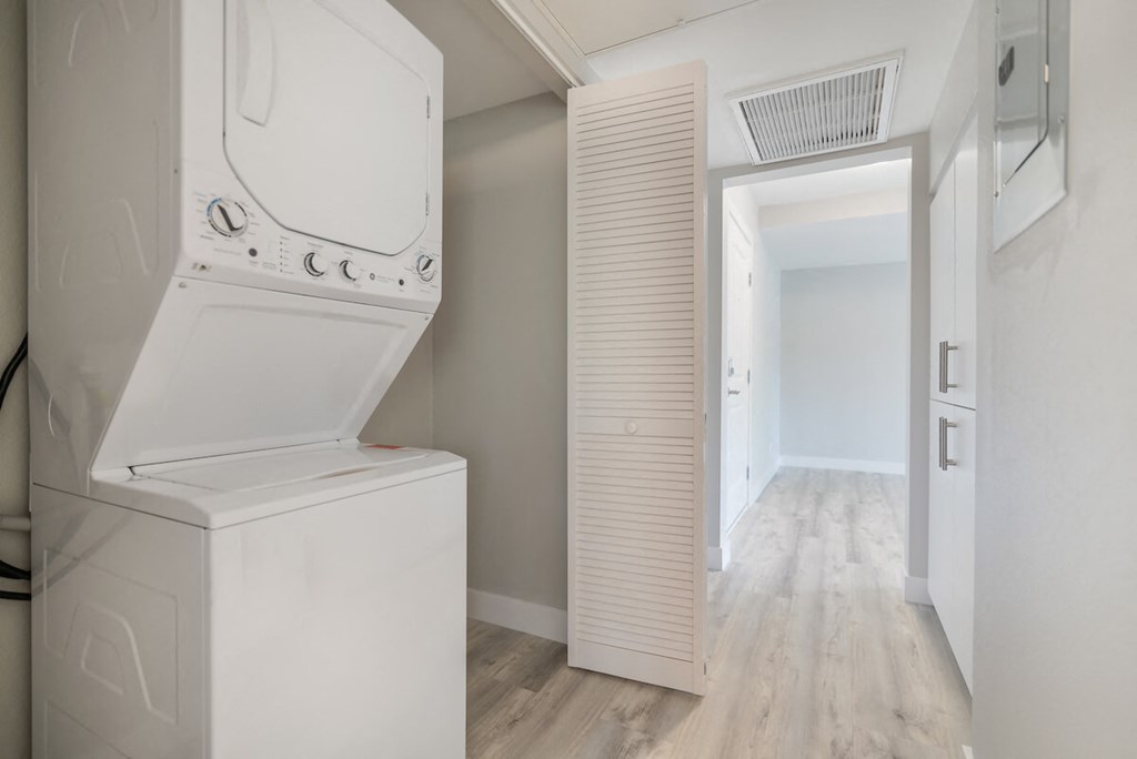 In Home Full Size Washer And Dryer at Bixby Hill Apartments, Long Beach, 90815