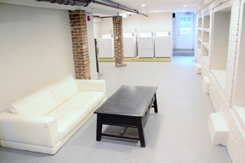 607 Adams Street Studio Apartment for Rent - Photo Gallery 2