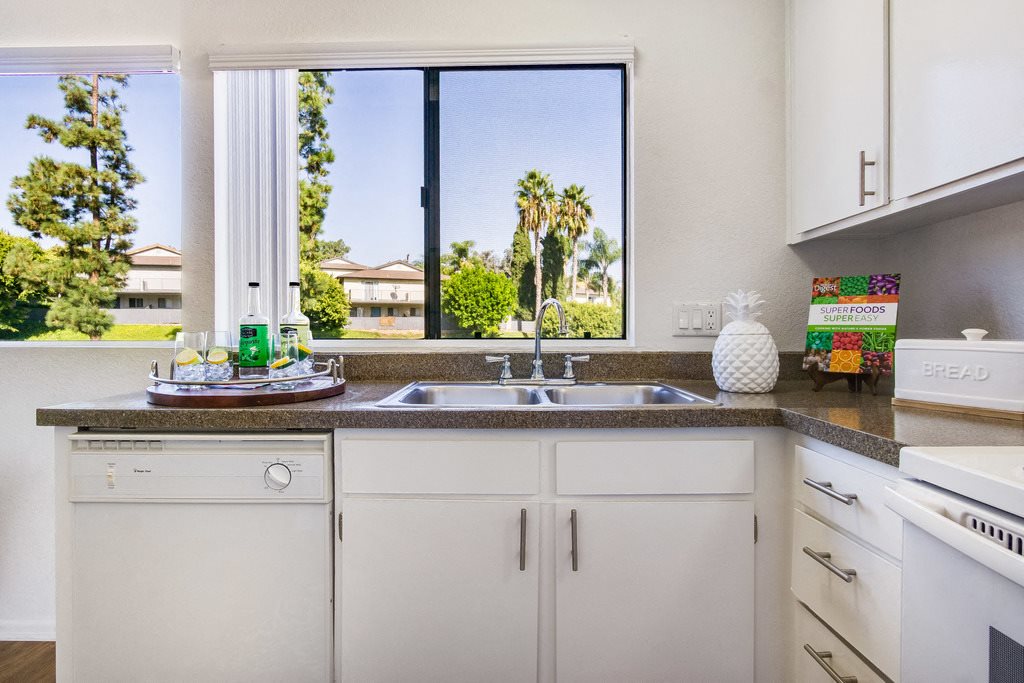 Cinnamon Ridge Apartments in Fullerton, CA