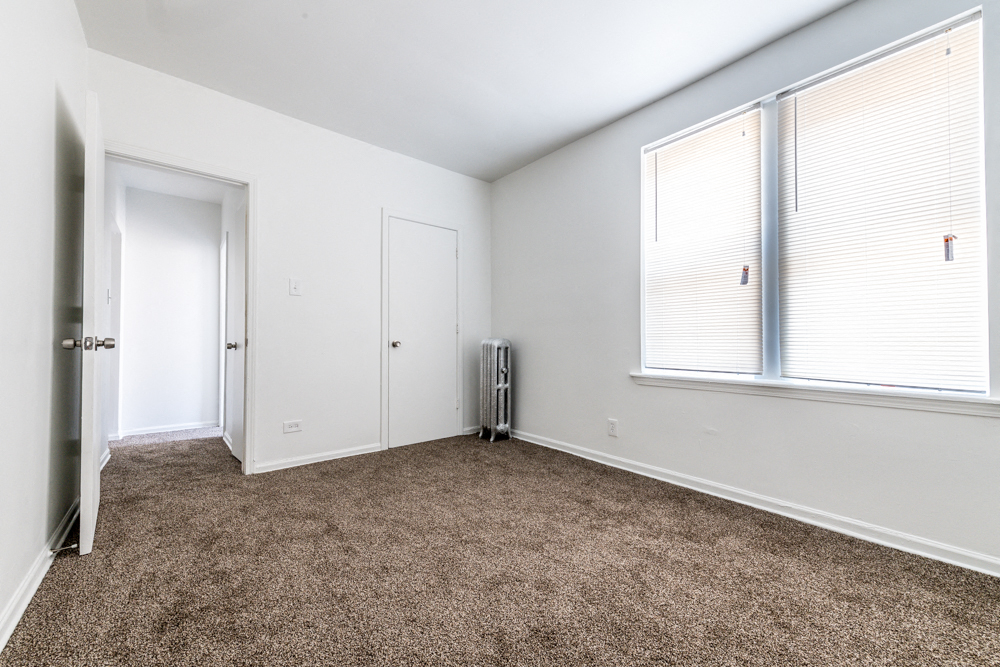 500 S Laramie Ave Apartments Chicago Bedroom