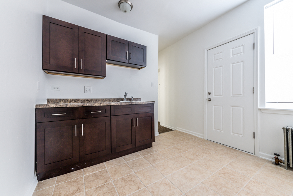 500 S Laramie Ave Apartments Chicago Kitchen