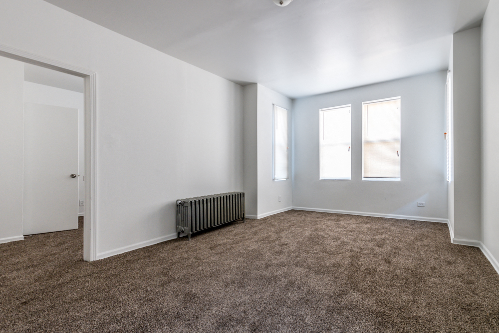 500 S Laramie Ave Apartments Chicago Living Room