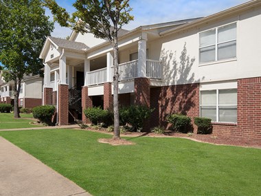 1424 Links Drive 1-2 Beds Apartment for Rent - Photo Gallery 1