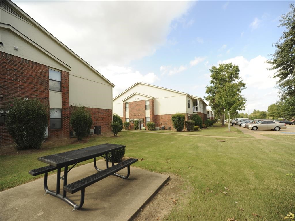 a picnic table in front of a building
