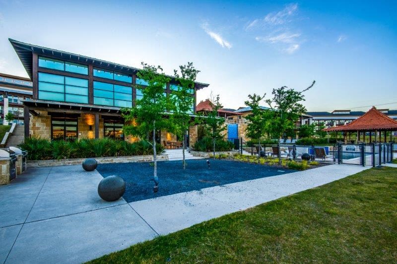 the pool is in front of a building