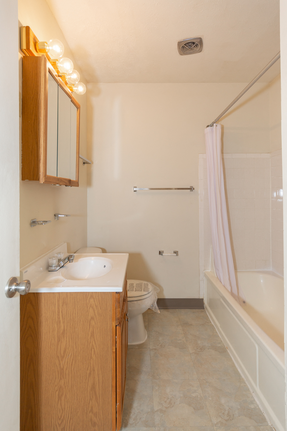 Colonial Club Bathroom