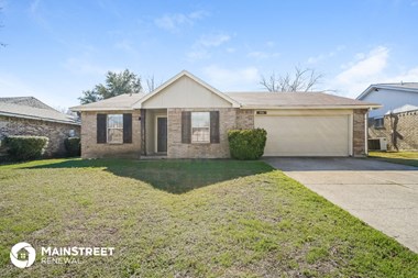 906 Woodcrest Dr 3 Beds Apartment for Rent