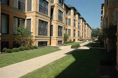 4631-37 S. Lake Park 1-3 Beds Apartment for Rent Photo Gallery 1