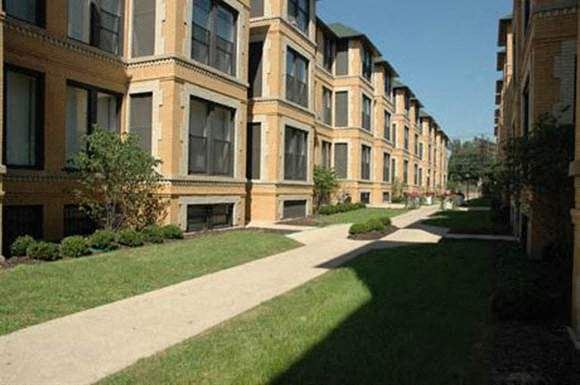4631-37 S. Lake Park 1-3 Beds Apartment for Rent - Photo Gallery 1
