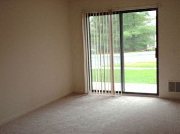 34848 Freedom Rd. 1-2 Beds Apartment, Townhouse for Rent - Photo Gallery 5