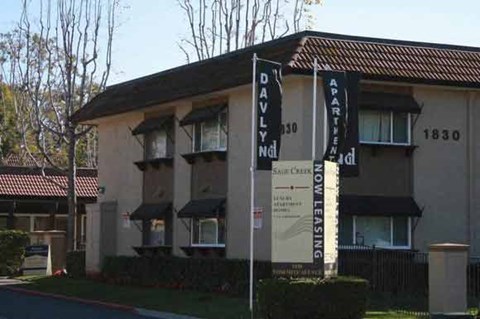 Davvy's Apartments is a place where you can live.