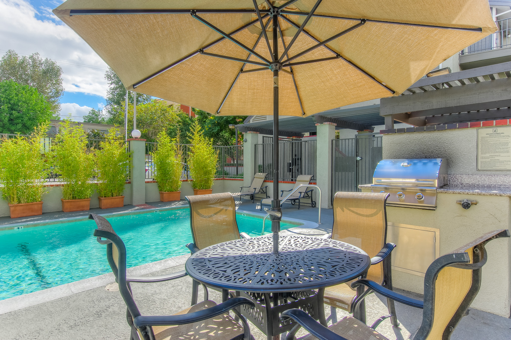 Luxury Apartments in Canoga Park Independence Plaza Apartment Homes